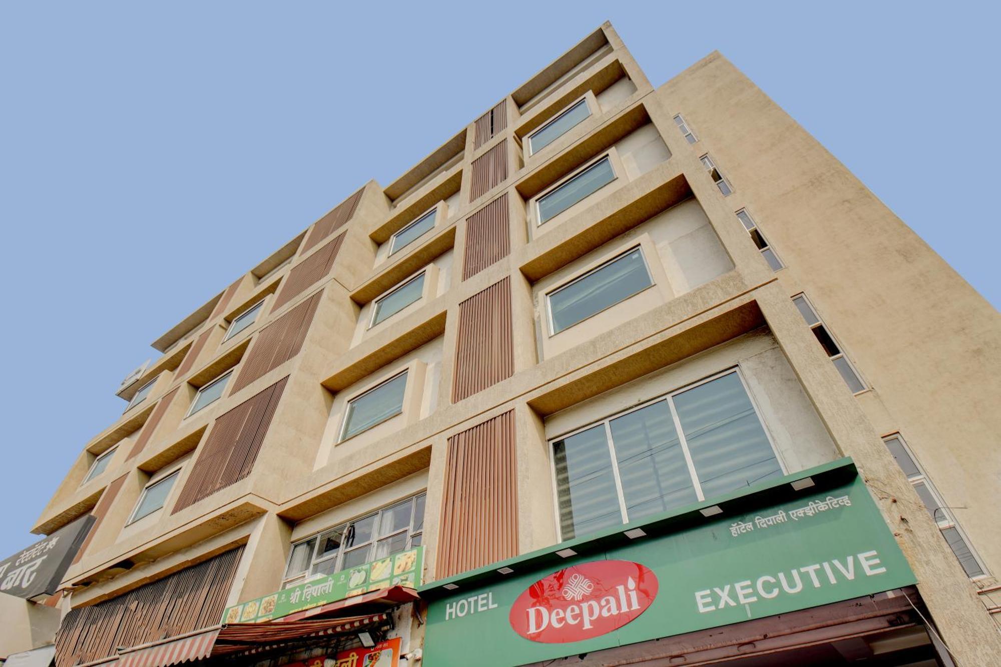 Hotel Deepali Executive 奥兰加巴德 外观 照片